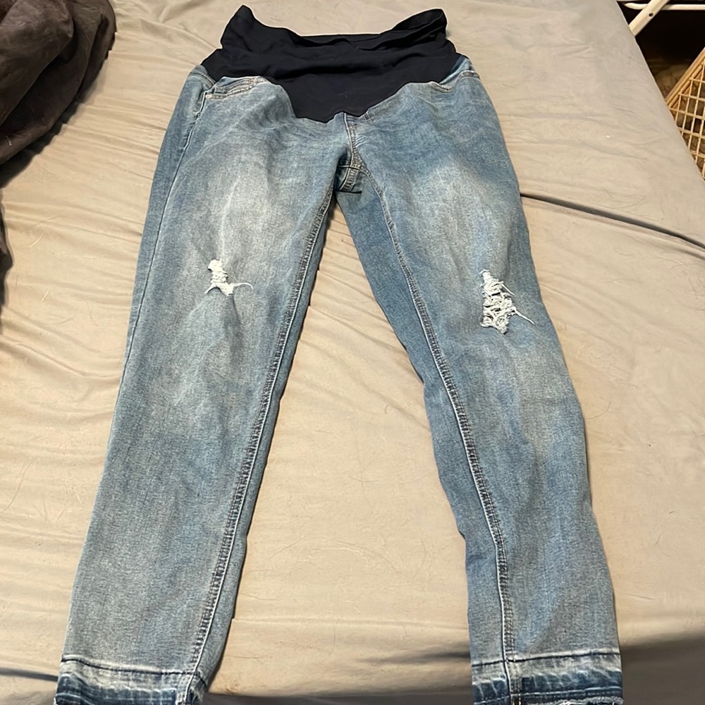 Time and True maternity jeans size 4-6. Skinny jeans with rips.